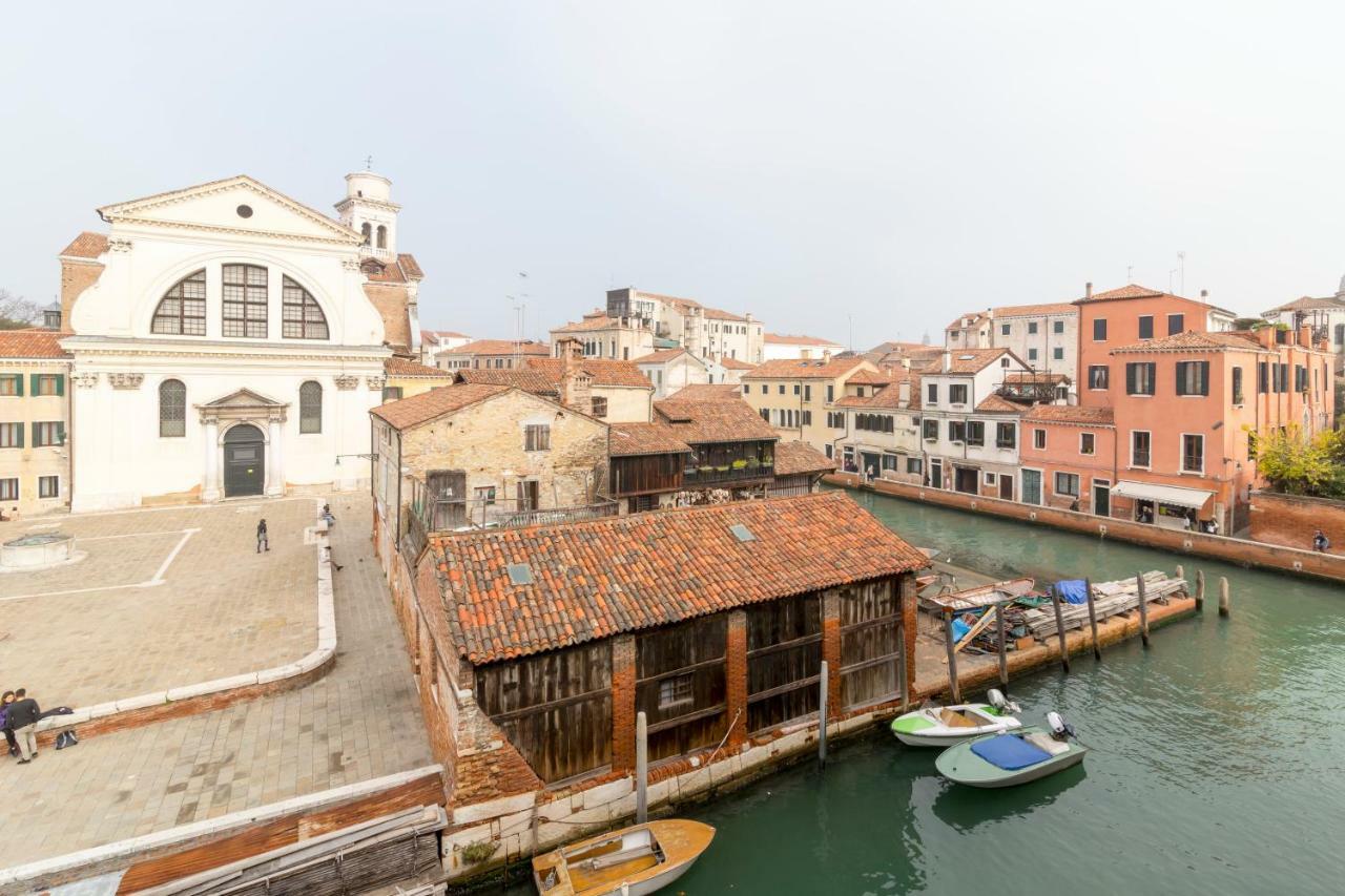 On The Canal Veneza